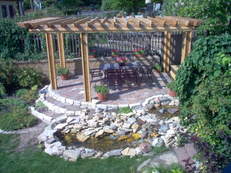 Enjoy a relaxing and peacefull back yard after a hard days work next to your wat